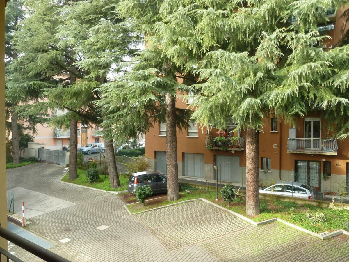 La Stanza Sui Cedri - Smart Working - Airport - Private Parking - Ducati - Philip Morris Apartment