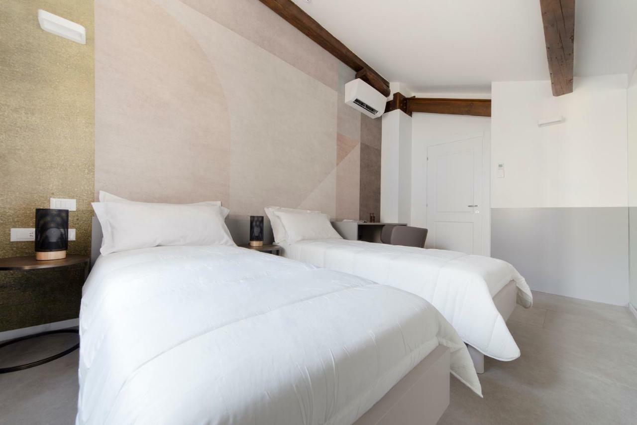 Halldis Luxury * Bologna