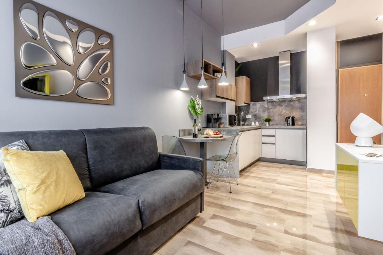 Ugo Bassi Apartment