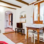 Tra Le Due Torri E Piazza Santo Stefano Apartment