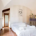 Appartamento A Due Passi Dalle Torri By Wonderful Italy