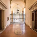 Appartamento A Due Passi Dalle Torri By Wonderful Italy