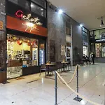 Central Apartment Close To Food And Shopping