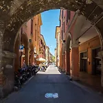 A Pochi Passi Dalla Finestrella Di Via Piella By Wonderful Italy