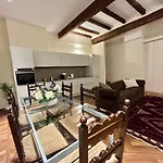 Lovely 2 Bedroom Apartment Nearby Piazza Maggiore