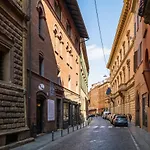 Appartamento D\'Azeglio Nel Salotto Di Bologna