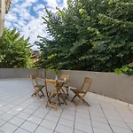 Apt W/Terrace 10 Min Walk From Piazza S.Stefano