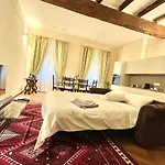 Lovely 2 Bedroom Apartment Nearby Piazza Maggiore