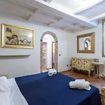 De\'Gombruti, Bologna By Short Holidays