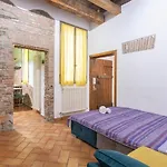 De\'Gombruti, Bologna By Short Holidays