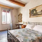 Central Elegant Apartment - Liberty House