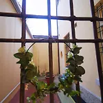 Gombruti14 Boutique Home