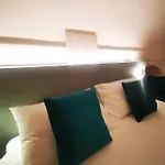Gombruti14 Boutique Home