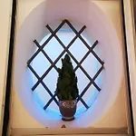 Gombruti14 Boutique Home