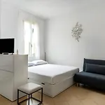 White Leaves Studio By Wonderful Italy