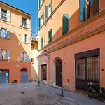 Golden Suite By Studio Vita
