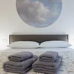 Just Urban Stays - Beautiful Apartment In The City Center
