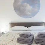Just Urban Stays - Beautiful Apartment In The City Center