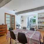 Pleasant Central Apartment With Garden
