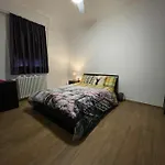 Castle Door House - Single Rooms With Double Beds Near Central Train Station