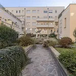 Bright & Airy Apartment Near Zanolini Station