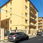 Saffi Glamorous Apartment By Wonderful Italy