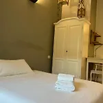 Cosmopolitan Central Rooms