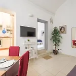 Loungefloor Central Design Apartment