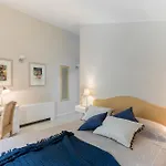 Adriano Residence