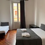 Whouse Large Suite Apartment Indipendenza