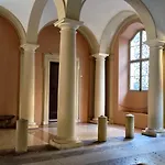 Pompeo Apartment