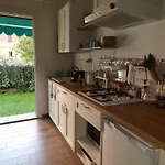 Minimal Chic House Parking & Garden