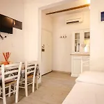 La Petroniana Home