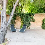 Aldrovandi Luxury Suites And Apartment