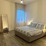 Modern Centraal Gelegen Appartement In Bologna.