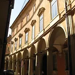Palace \'700 Rooms And Suites