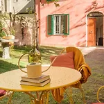 Charming Vintage Home By Piazza Maggiore With Garden