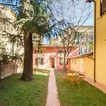 Charming Vintage Home By Piazza Maggiore With Garden