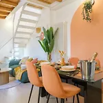Charming Vintage Home By Piazza Maggiore With Garden