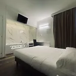 Hotel Holiday