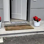 Grigio Perla Residenza, casa indipendente con parcheggio privato e giardino