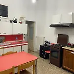 Casa Rella - Camera Green