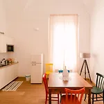 Grande, Moderno Appartamento In Edificio Storico