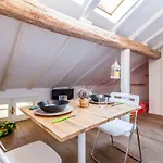 Pretty Oberdan - The Place Apartments