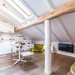 Pretty Oberdan - The Place Apartments