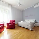 Sant\'Orsola Colorful Huge Apartment