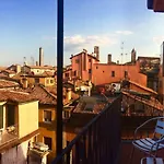La Finestrella Sul Canale Di Via Piella