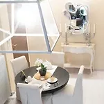Beauty Case Intimate, Quiet And Central Apartment