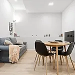Piazza Maggiore White Apartment