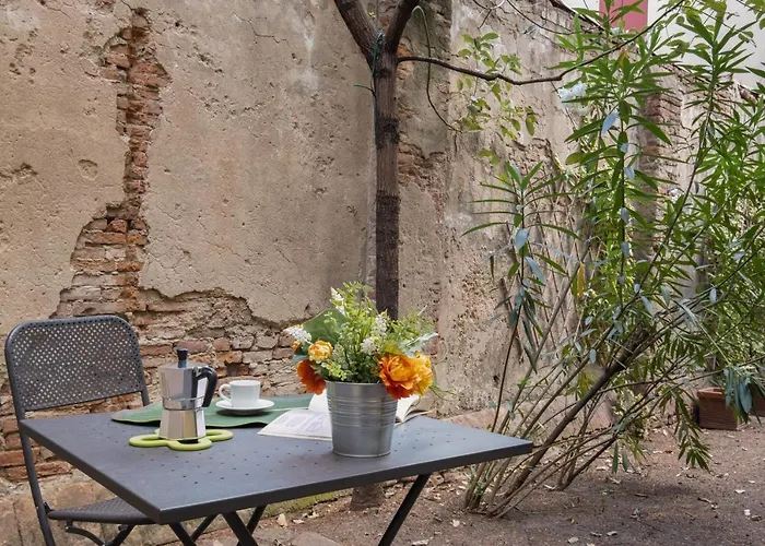 Via Santo Stefano Secret Garden Apartment